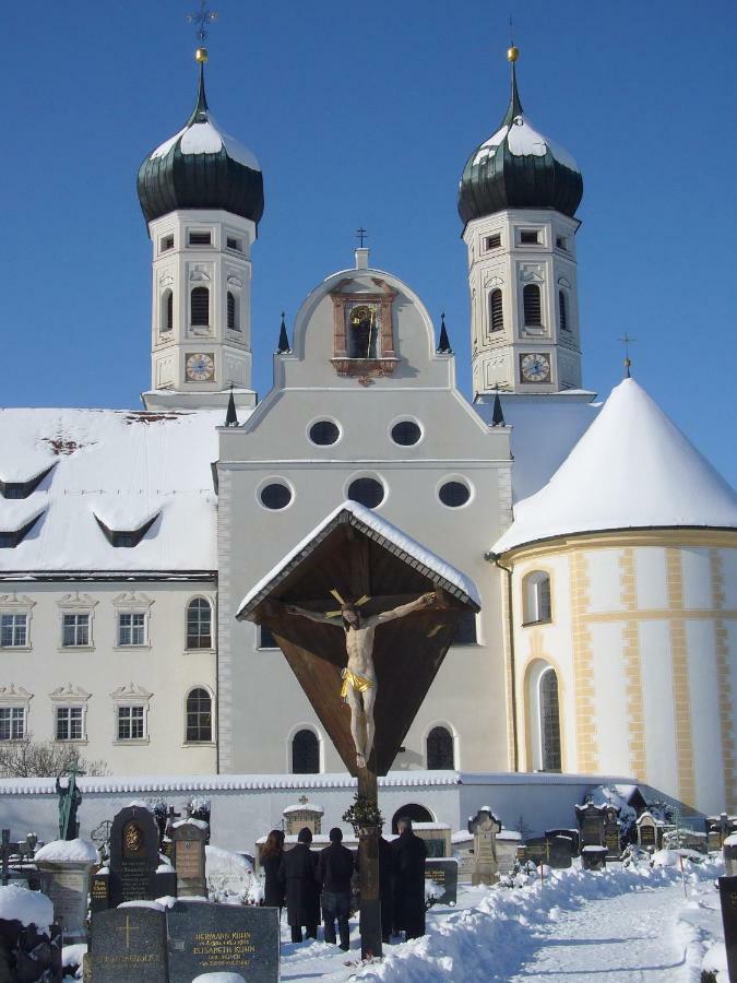 Kloster Benediktbeuern - Gastehaus Der Salesianer Don Bosco Exterior foto